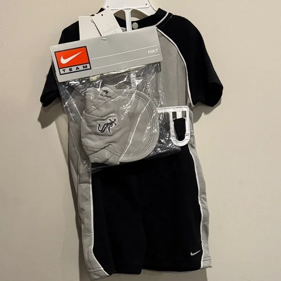 Nike MLB Chicago White Sox Outfit NWT - 24M - Picture 2 of 9